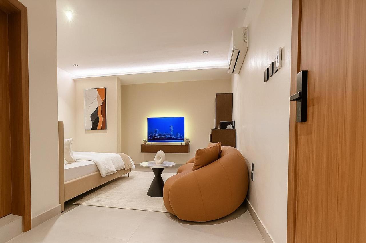 Luxury Apartment *